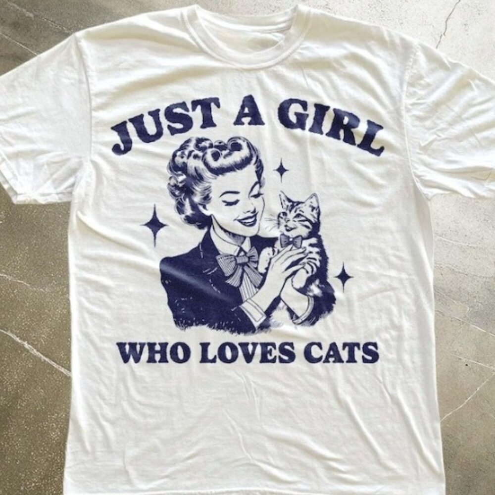Just A Girl Who Loves Cats T-shirt